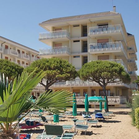 Appartamenti Diplomatic-Residence Fronte Mare-Piazza Torino-Lido Di Jesolo Esterno foto