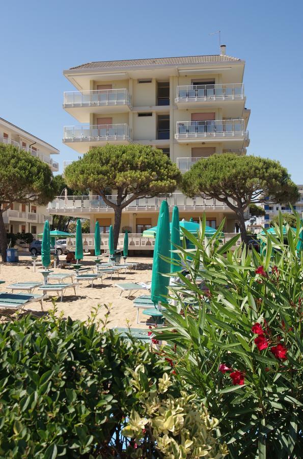 Appartamenti Diplomatic-Residence Fronte Mare-Piazza Torino-Lido Di Jesolo Esterno foto